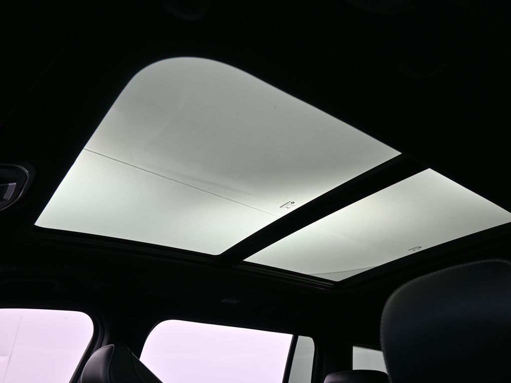 New 2026 Diamond Black Crystal Pearlcoat Jeep Limited image 11