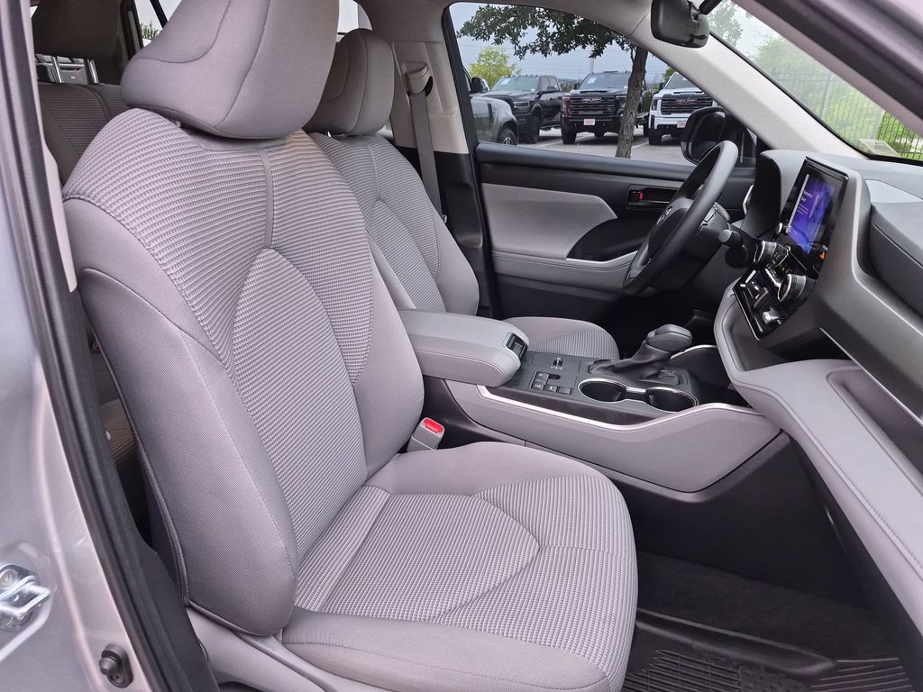 Used Car 2023 Toyota Highlander  L For Sale Under $35,000 In Austin, Texas