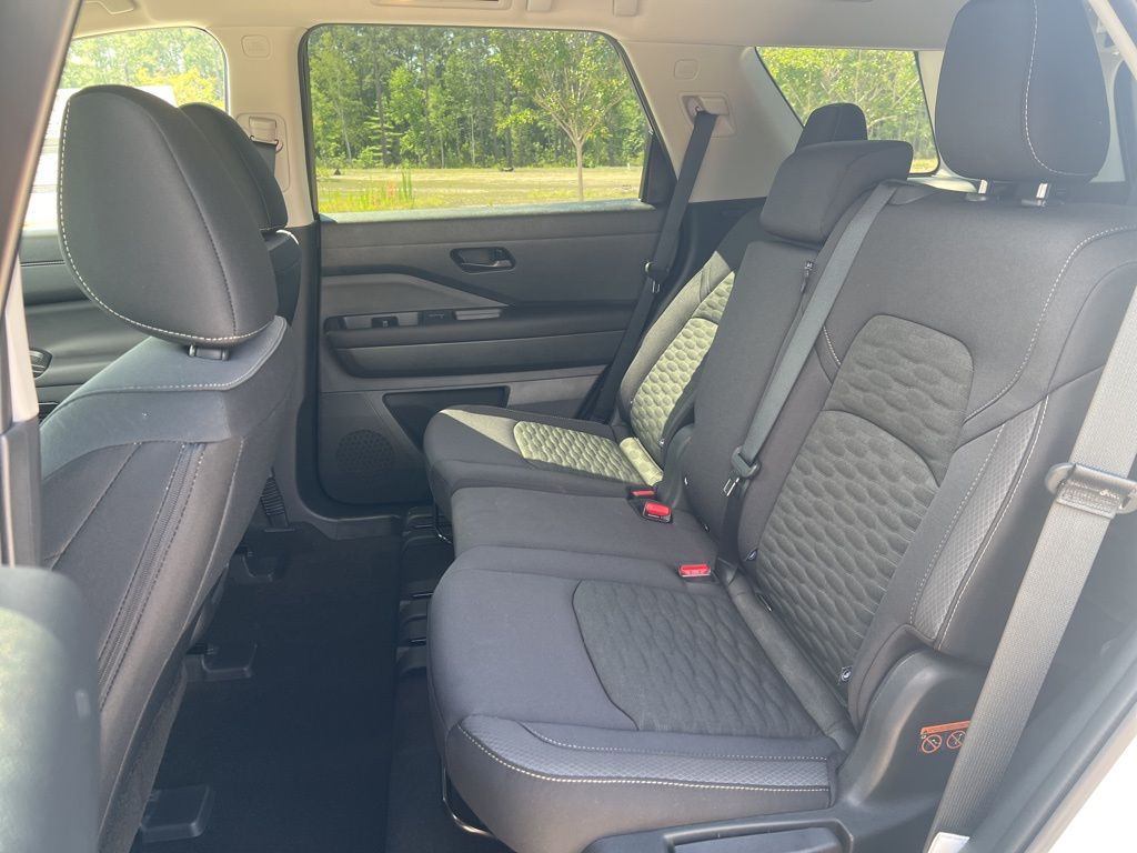 2025 Glacier White Nissan Pathfinder S FWD SUV