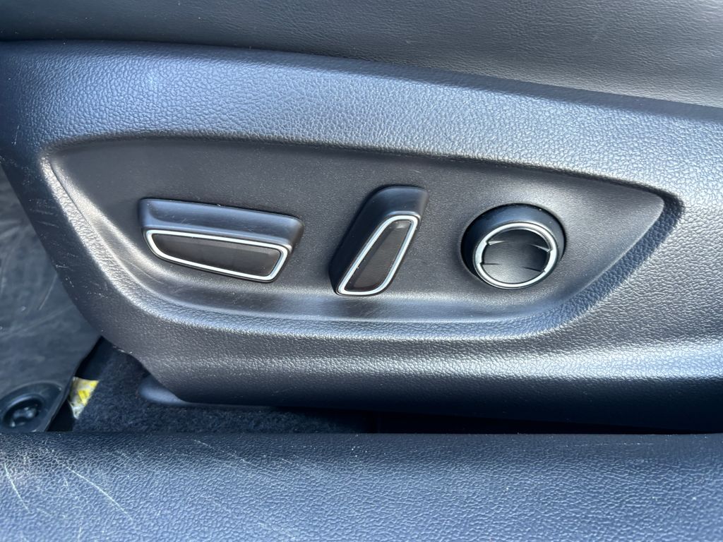 Thumbnail: 2017 Toyota Prius Prime - 22