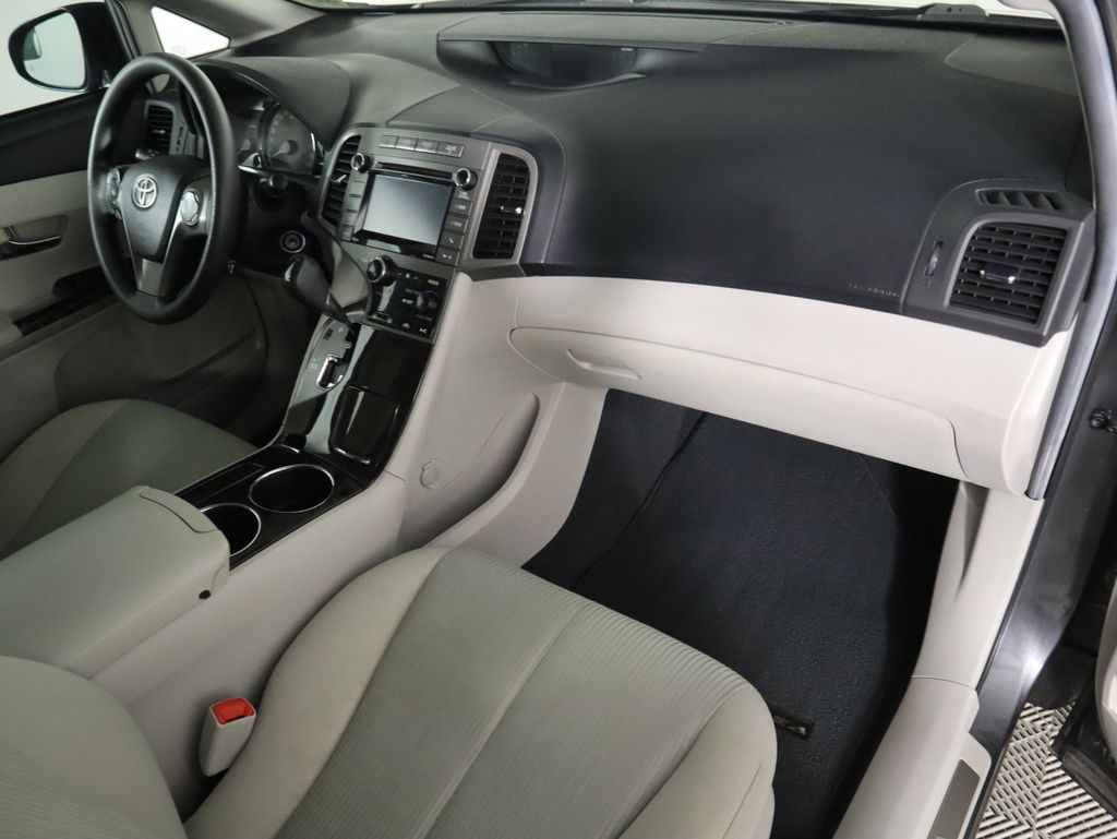 Thumbnail: 2015 Toyota Venza - 17