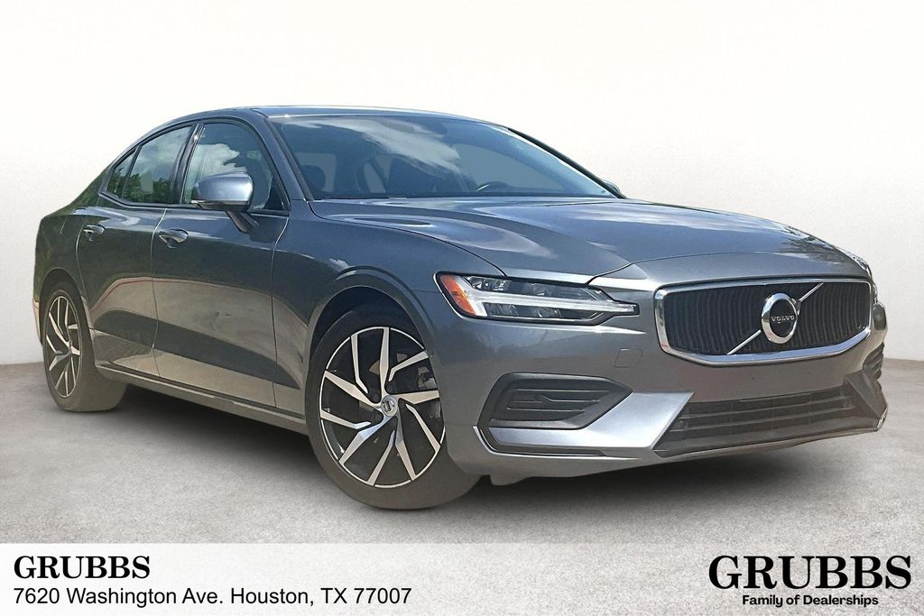 2020 Volvo S60 T5 Momentum FWD
