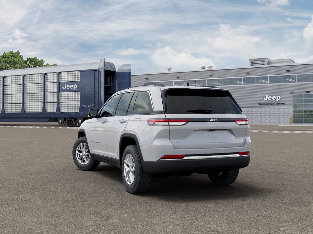 New 2025 White/off-white Jeep Laredo image 3