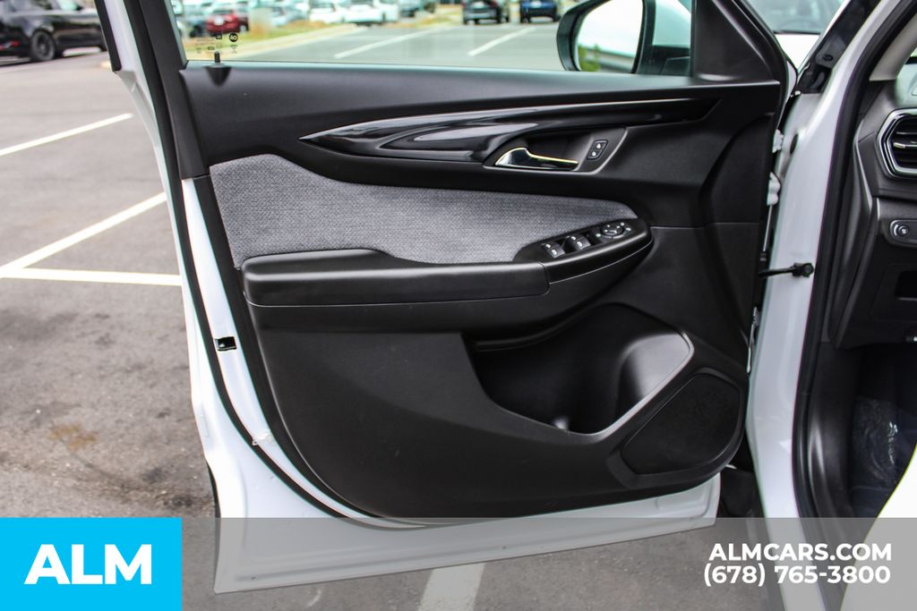 Used 2025 White Chevrolet LT image 37