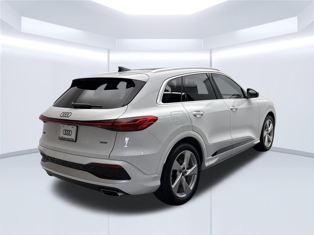 Thumbnail: 2025 Audi Q5 - 8