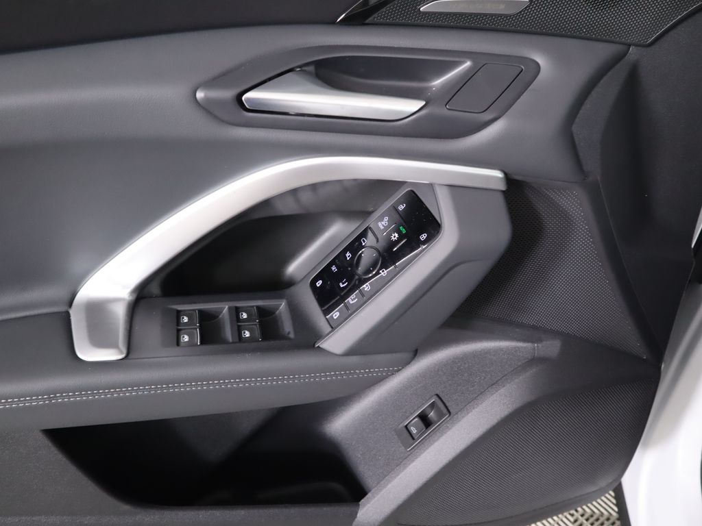 Thumbnail: 2025 Audi Q5 - 25