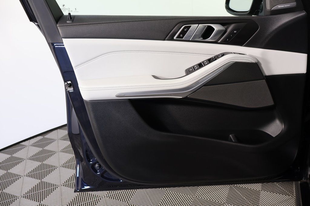 Thumbnail: 2023 BMW X5 - 12