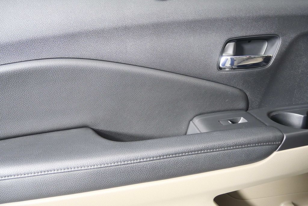 Thumbnail: 2017 Honda Pilot - 14