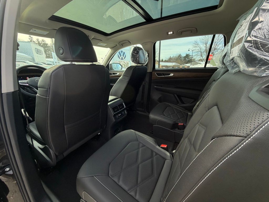 New 2026 Black Volkswagen 2.0T SE w/Technology image 27