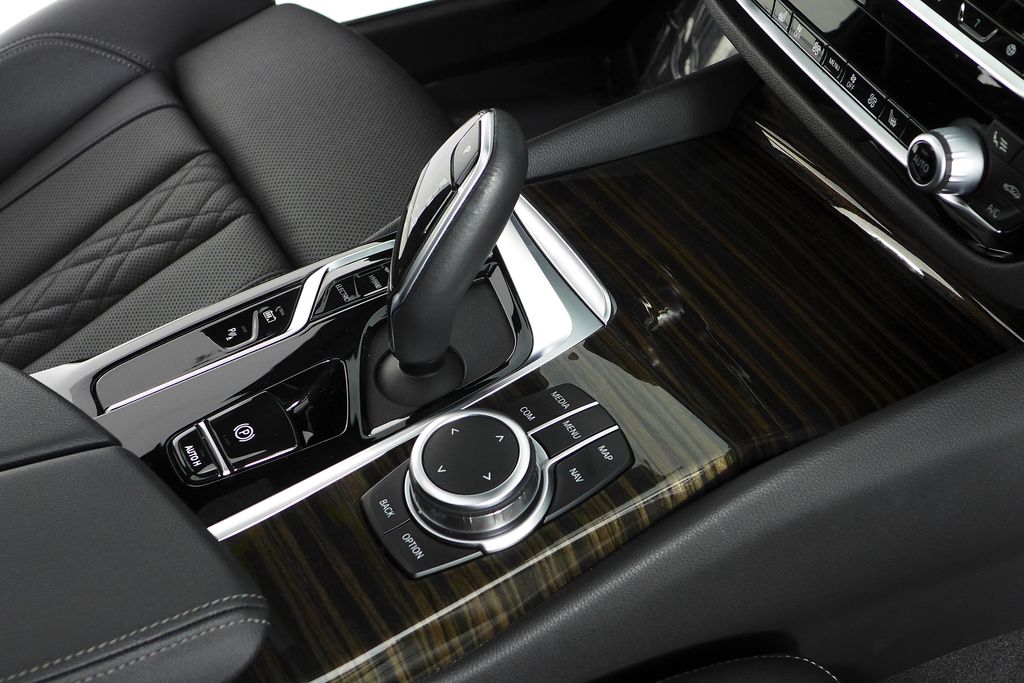 Thumbnail: 2022 BMW 5 Series - 15