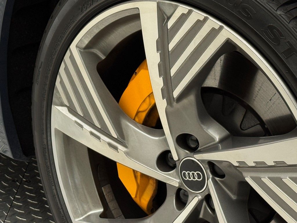 2023 Audi e-tron S Prestige 5