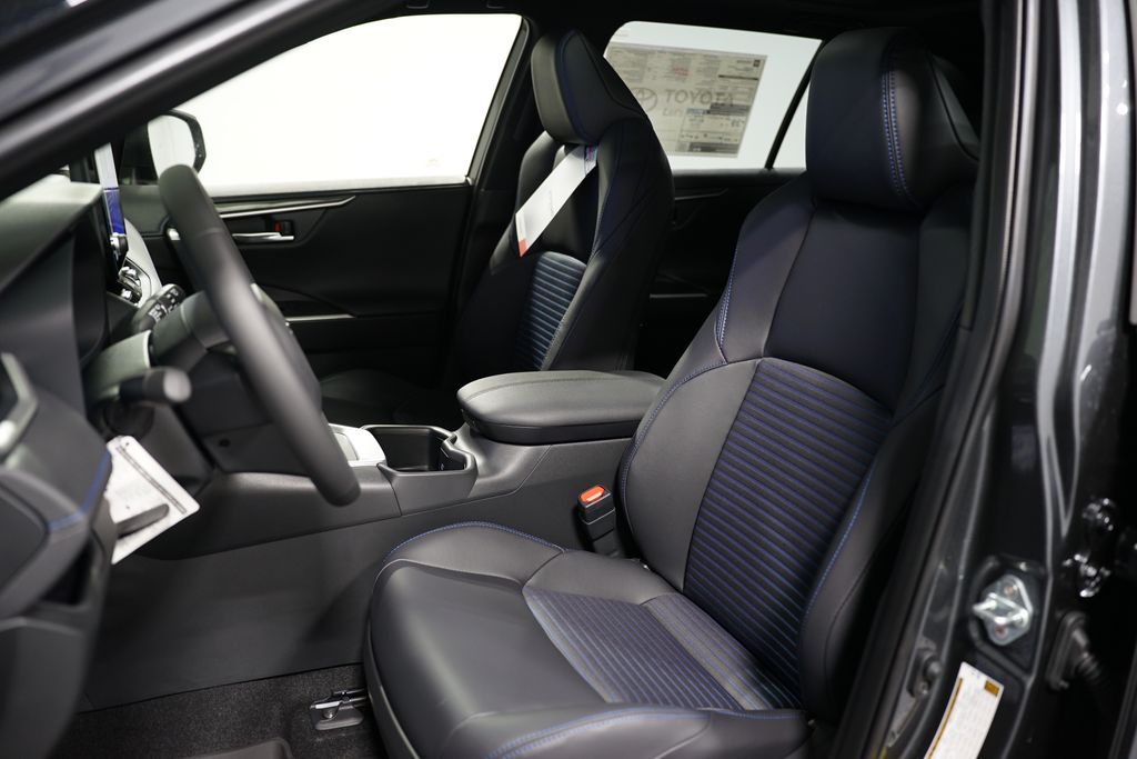 2025 Toyota RAV4 XSE 29