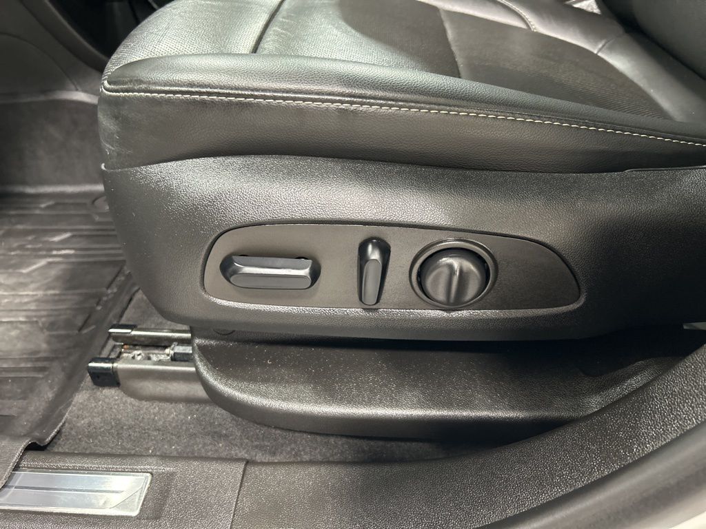 used 2022 GMC Acadia car, priced at $28,976