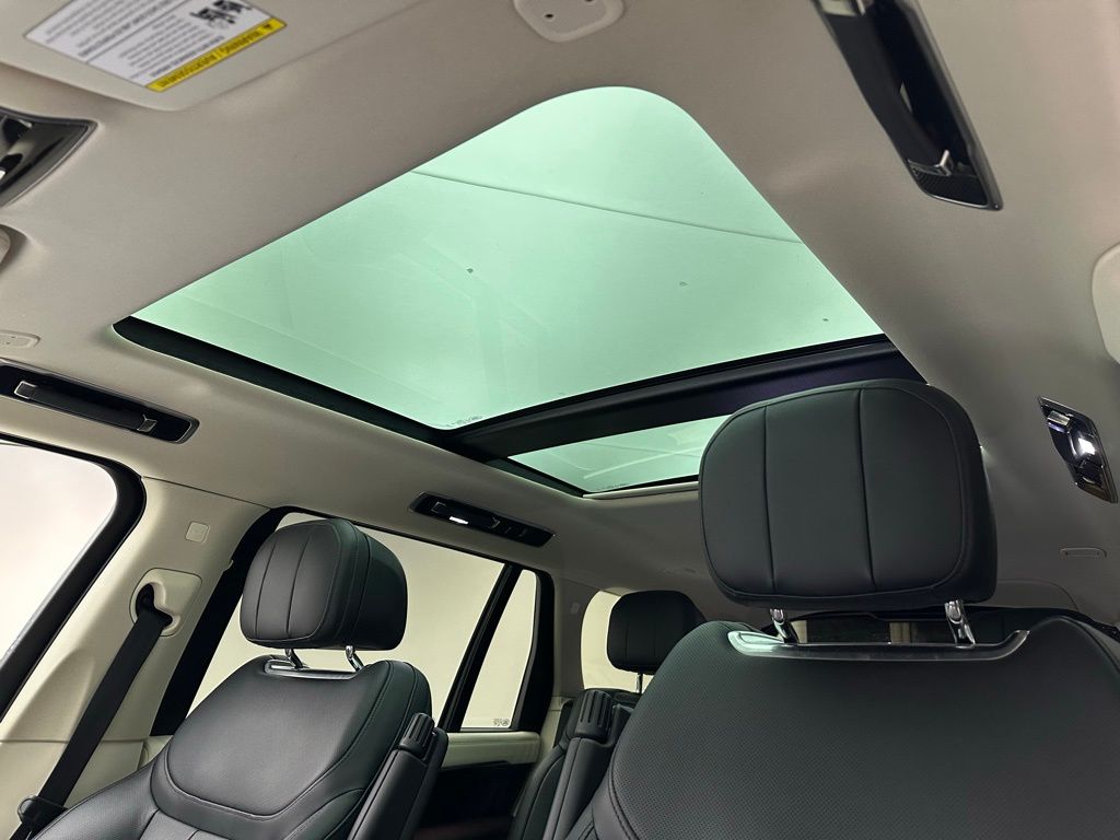 Thumbnail: 2024 Land Rover Range Rover - 10