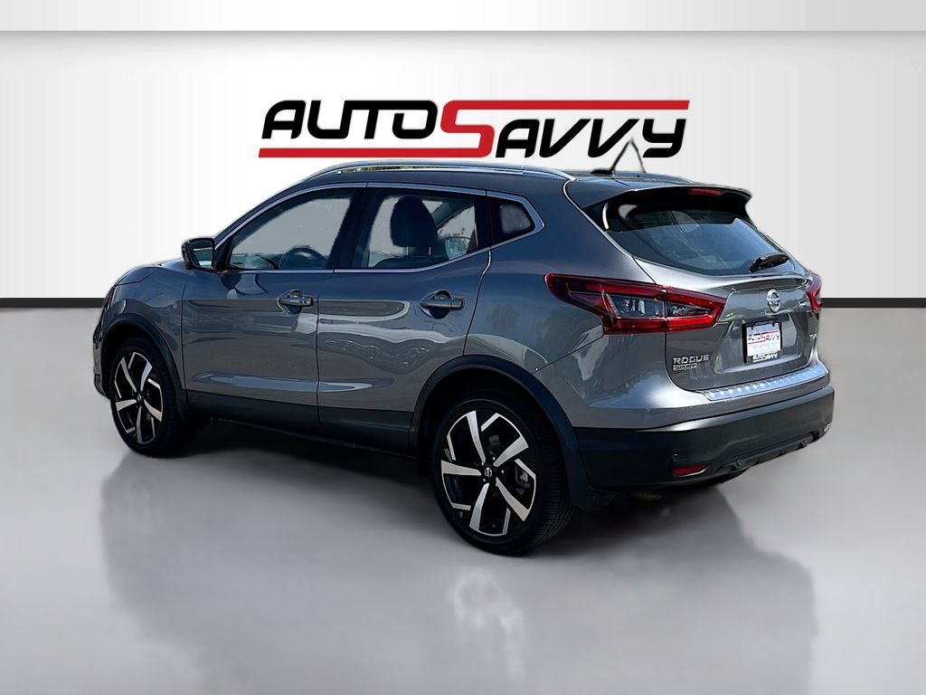 Used 2022 Gray Nissan SL image 5