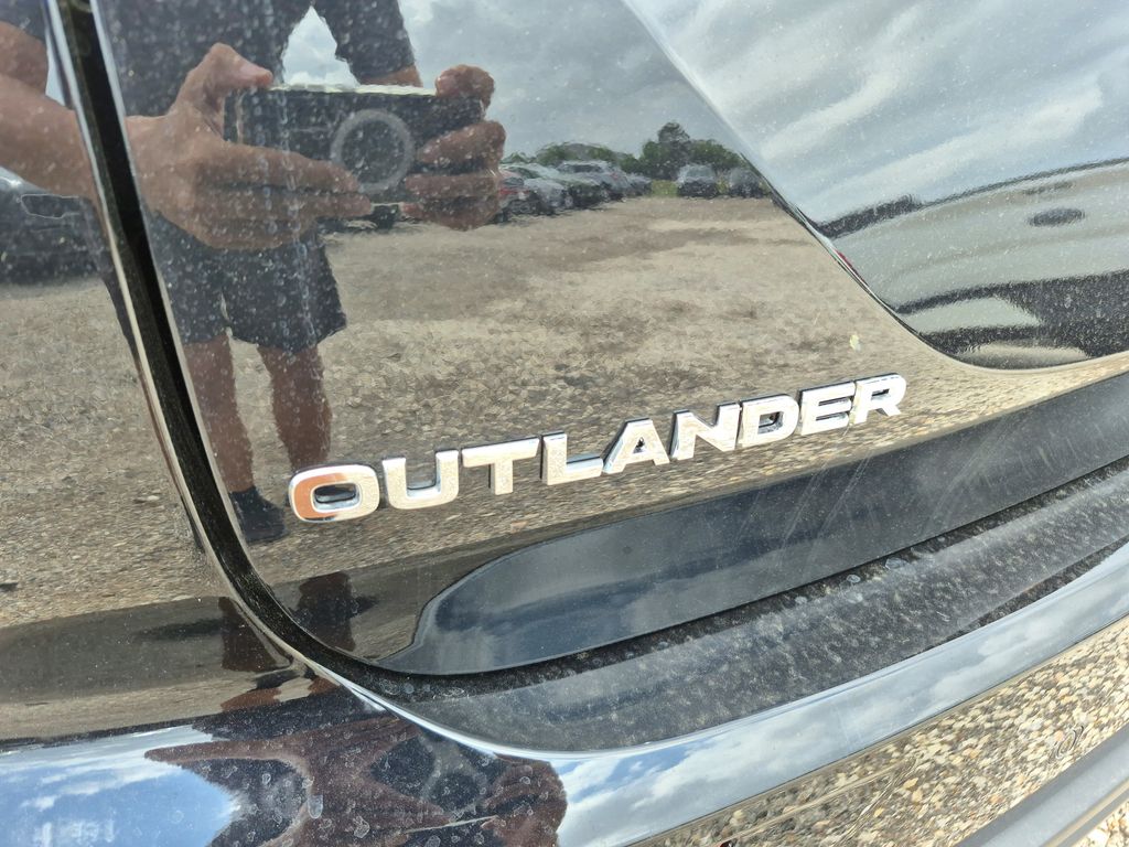 2026 Mitsubishi Outlander ES Black at North Houston Mitsubishi