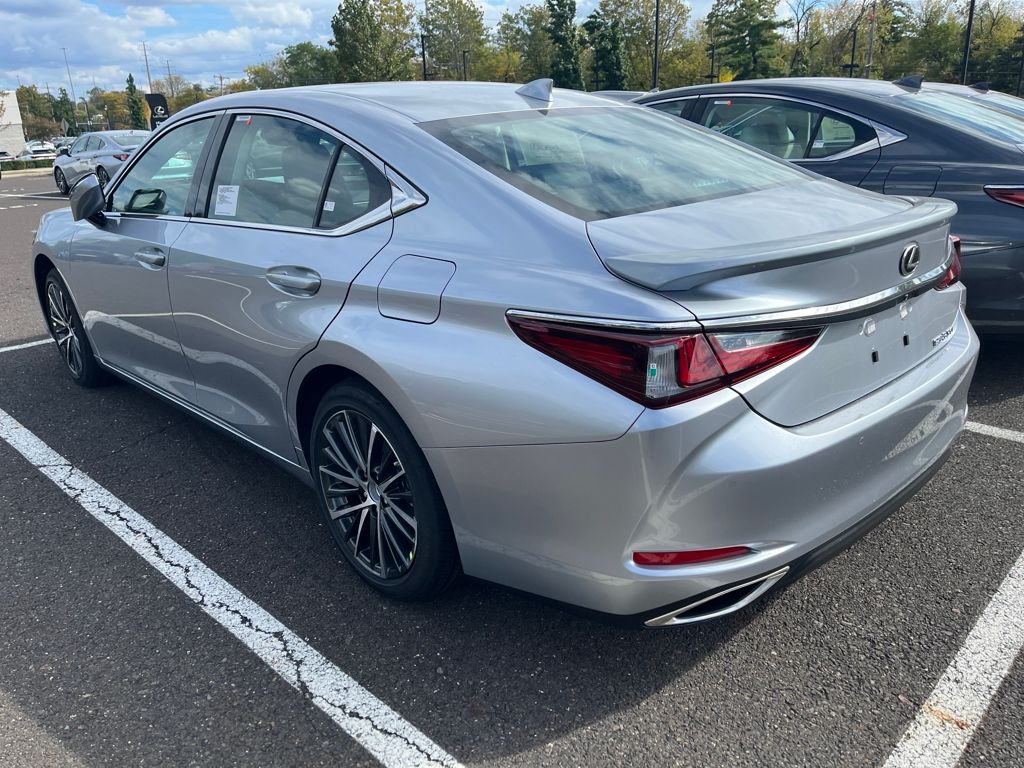 2025 Lexus ES 350 photo 2