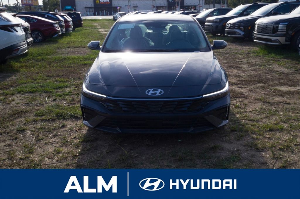 2025 Hyundai Elantra Limited photo 2