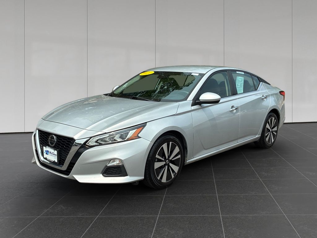 Brilliant Silver Metallic 2022 Nissan Altima Sedan Front-Wheel Drive Continuously Variable Transmission