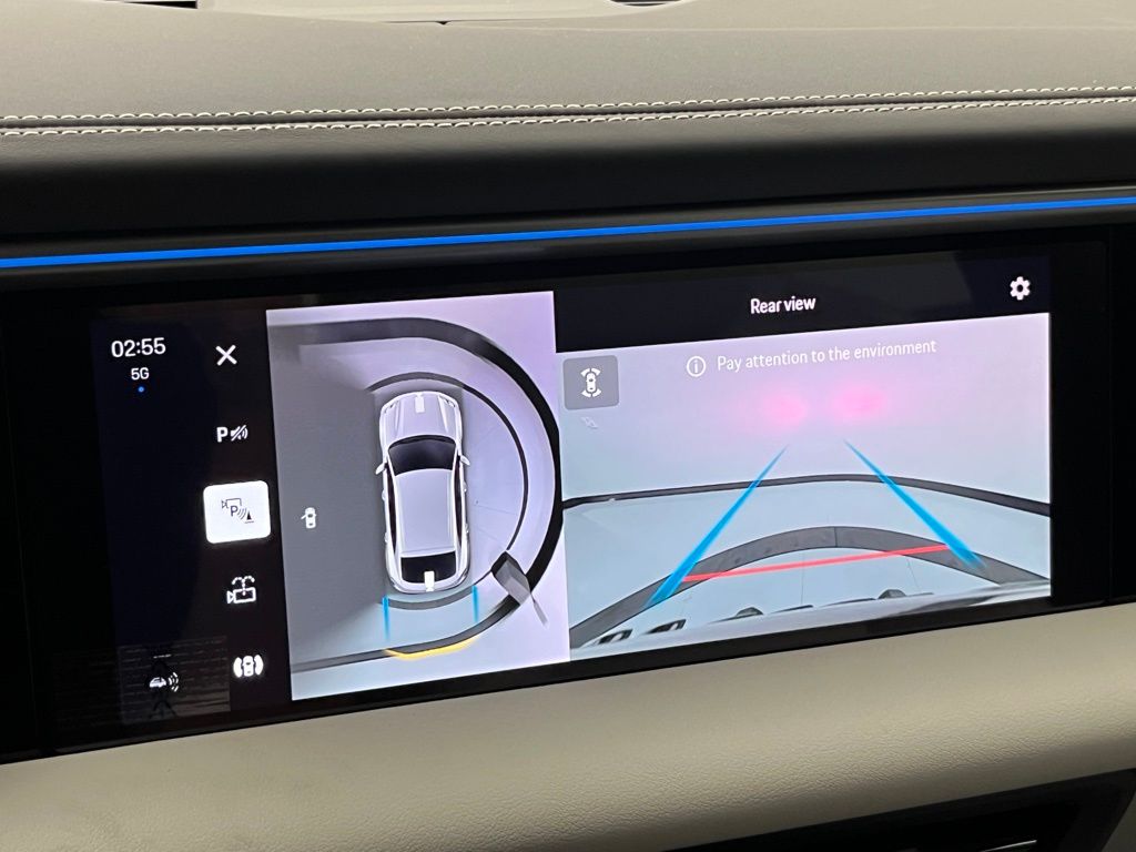 Thumbnail: 2025 Porsche Macan - 17