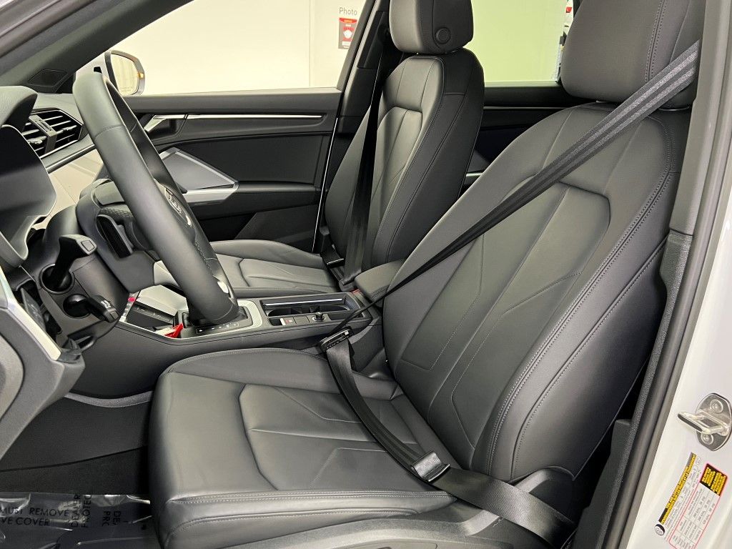 Thumbnail: 2025 Audi Q3 - 25