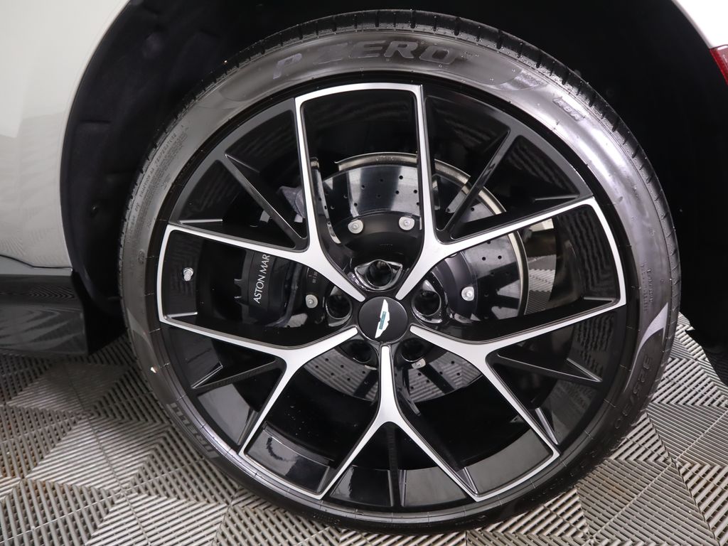 Thumbnail: 2026 Aston Martin DBX - 32