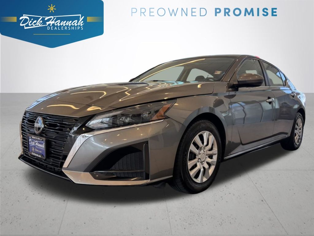 Gray (Gun Metallic) 2023 Nissan Altima Sedan Front-Wheel Drive Continuously Variable Transmission