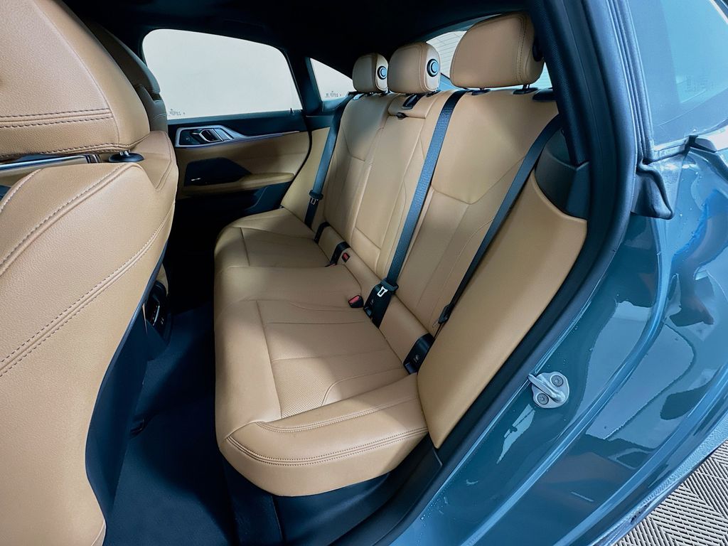 Thumbnail: 2026 BMW i4 - 17