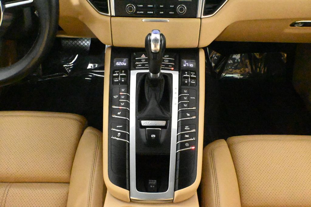 Thumbnail: 2018 Porsche Macan - 22