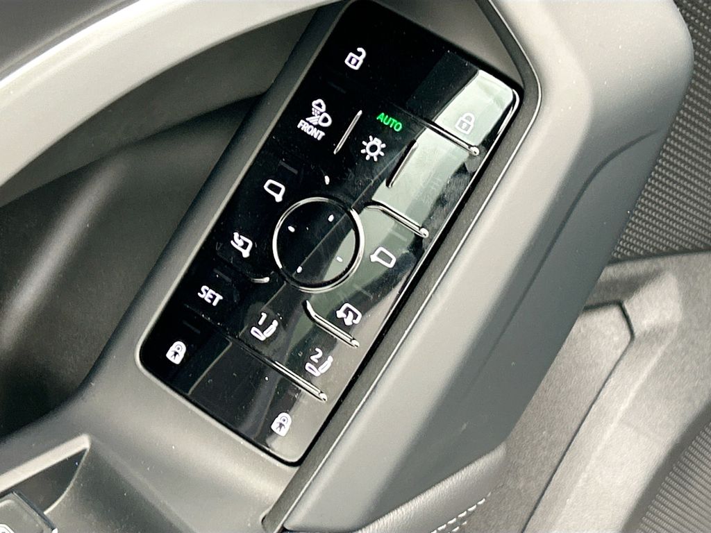 Thumbnail: 2025 Audi Q5 - 22