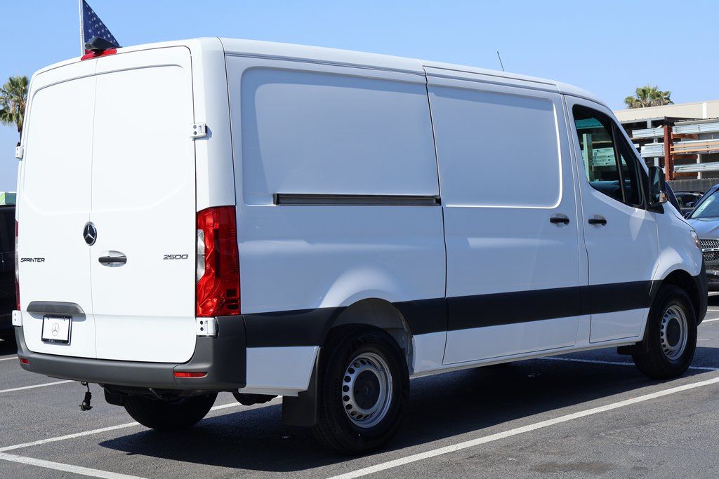 Thumbnail: 2025 Mercedes-Benz Sprinter - 2