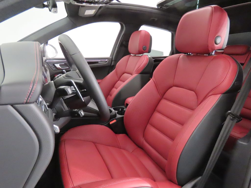 Thumbnail: 2026 Porsche Macan - 5