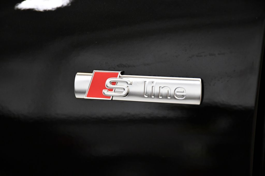 Thumbnail: 2025 Audi Q3 - 11