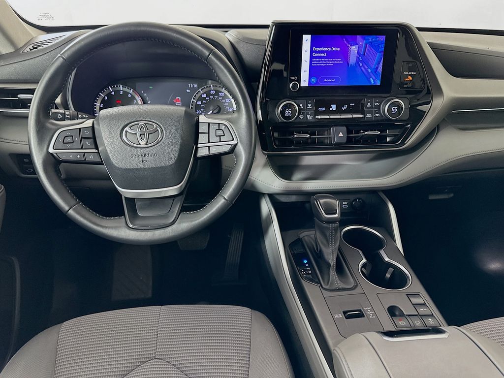 Thumbnail: 2023 Toyota Highlander - 22
