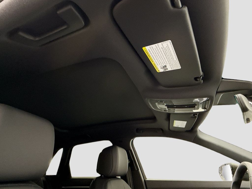 Thumbnail: 2025 Audi Q3 - 16