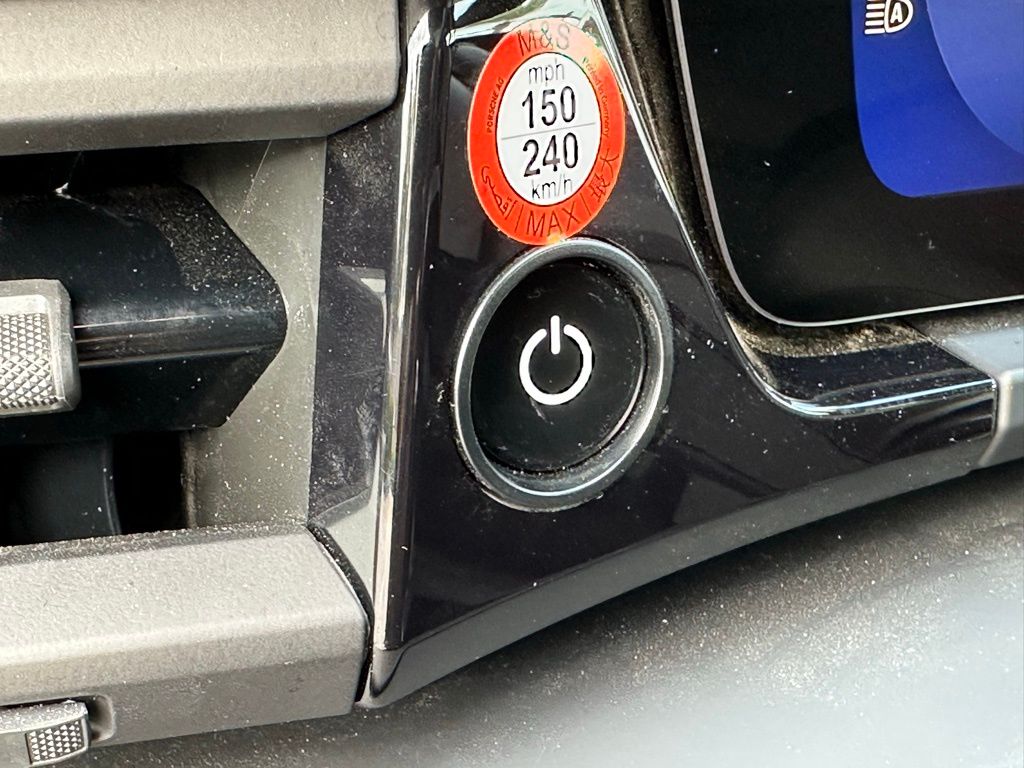 Thumbnail: 2025 Porsche Macan - 32