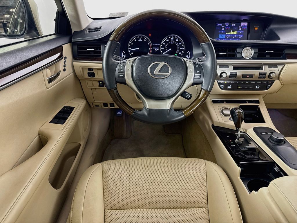 Thumbnail: 2014 Lexus ES - 23