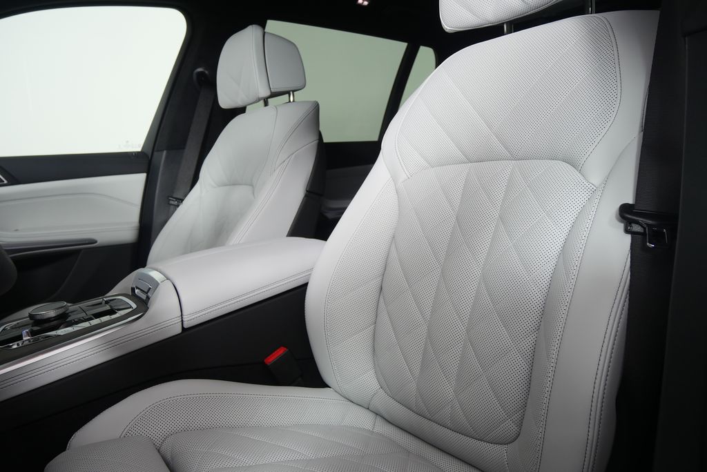 Thumbnail: 2026 BMW X7 - 11