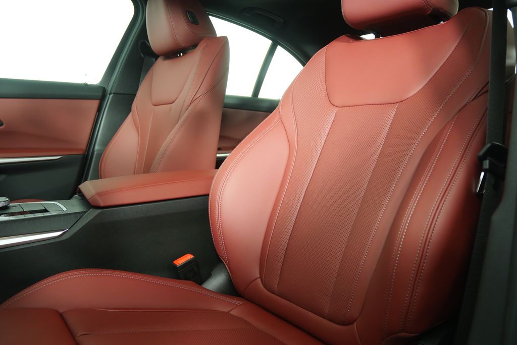 Thumbnail: 2026 BMW 3 Series - 10