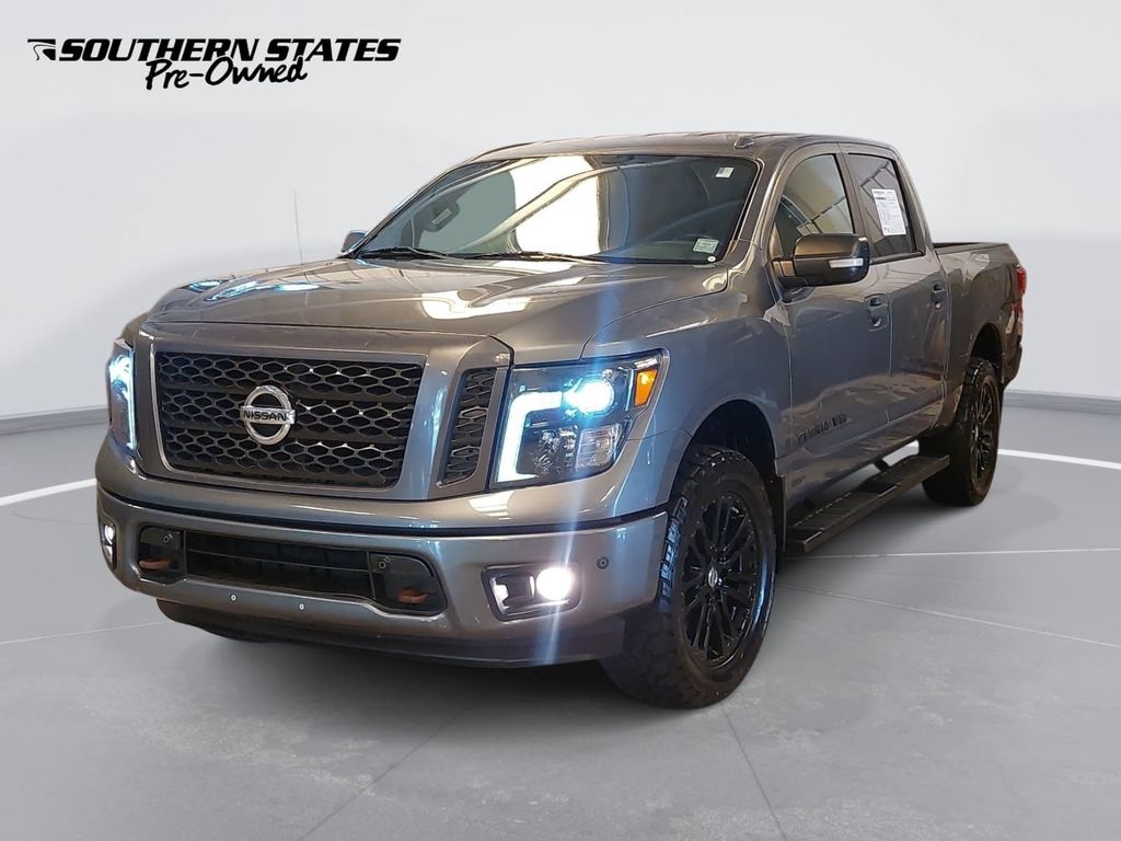 Gray (Gun Metallic) 2018 Nissan Titan Pickup Truck Four-Wheel Drive 7-Speed Automatic
