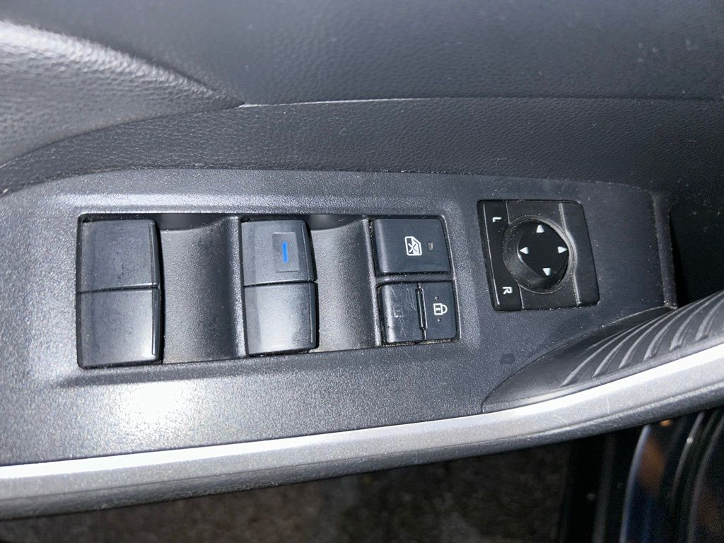 Thumbnail: 2019 Toyota RAV4 - 16