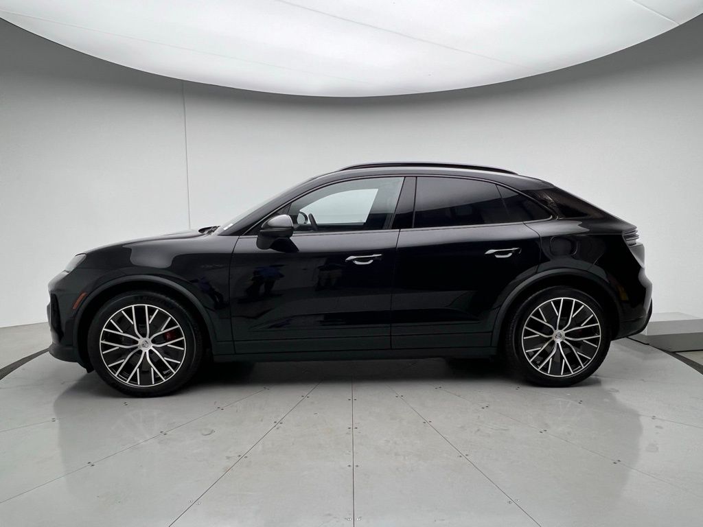 Thumbnail: 2025 Porsche Macan - 2