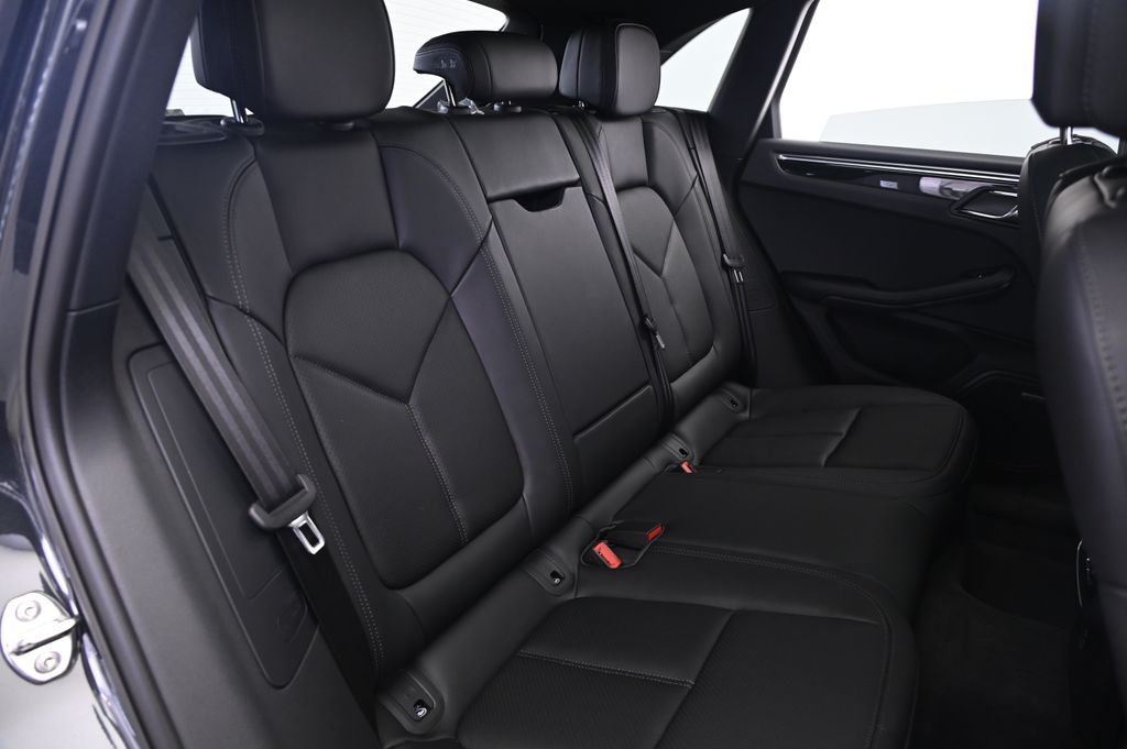 Thumbnail: 2025 Porsche Macan - 19