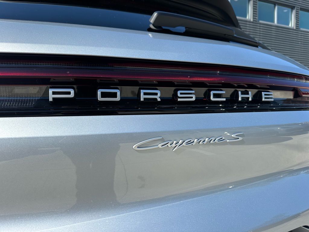Thumbnail: 2026 Porsche Cayenne - 14