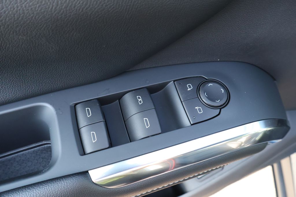 Thumbnail: 2026 Chevrolet Traverse - 17
