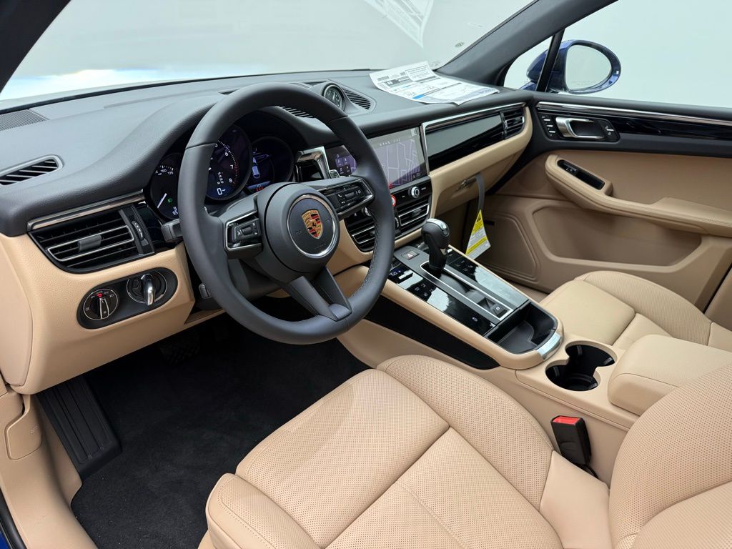 Thumbnail: 2026 Porsche Macan - 4