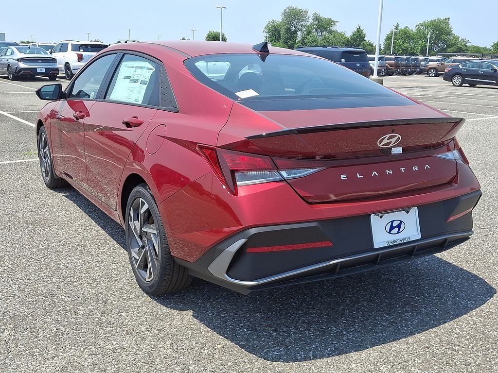 Thumbnail: 2025 Hyundai Elantra - 3