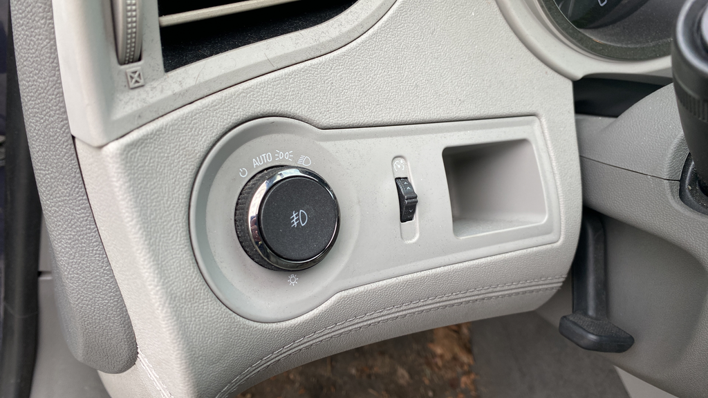 Used 2013 Atlantis Blue Metallic Buick Leather Group image 22