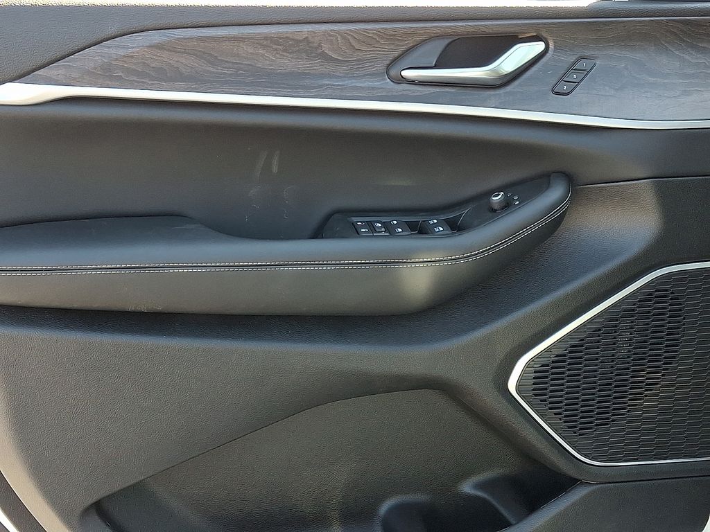 2026 Jeep Grand Cherokee — photo 8