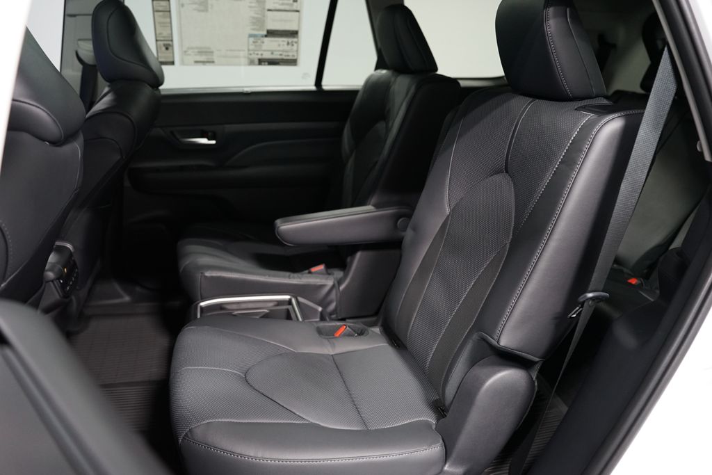 Thumbnail: 2026 Toyota Grand Highlander - 30